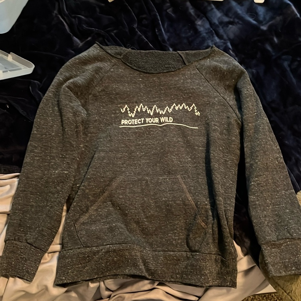 protect your wild cutoff hoodie/crewneck, size medium